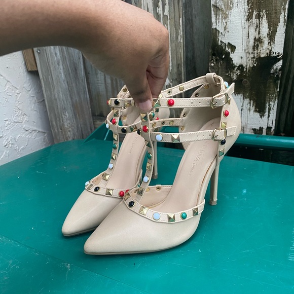 Heels - Picture 2 of 2